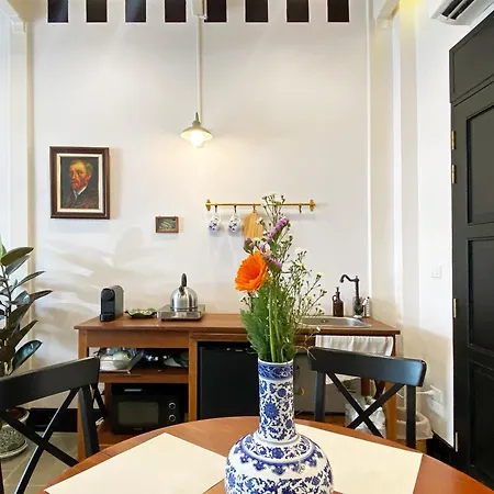 Cozy Artist Gem In Chinatown, Stroll To Mrt & More